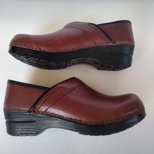 NEW Dansko Professional Clogs Size 38